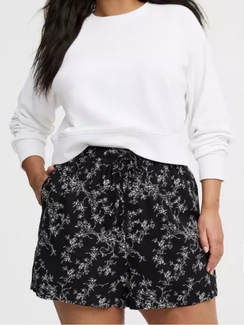 Torrid Black White Pull On Shorts With pockets size 6X new with tags